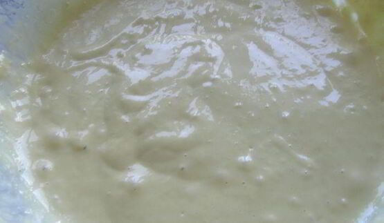 закусочный кекс с летними овощами, вялеными томатами и белым вином