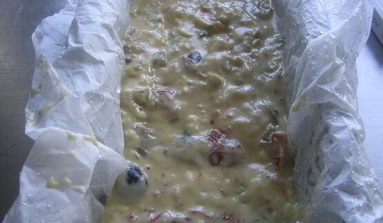 закусочный кекс с летними овощами, вялеными томатами и белым вином