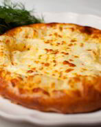 Хачапури по-тбилисски с сулугуни