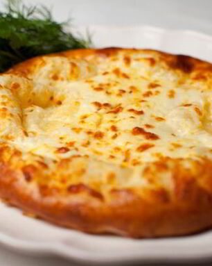 Хачапури по-тбилисски с сулугуни