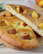 Хачапури с сыром и персиками