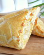 Хачапури с сыром из слоеного теста