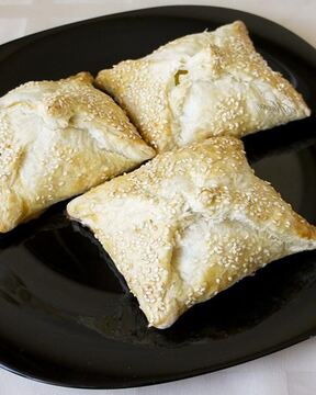 Хачапури слоеный с сыром и творогом