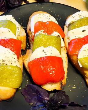 Багет с моцареллой и перцем