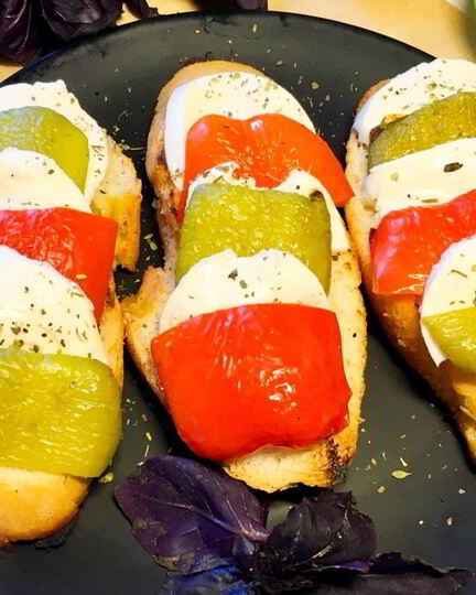 Рецепт багета с моцареллой и перцем