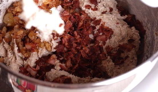 батоны на пшеничной закваске с беконом и луком