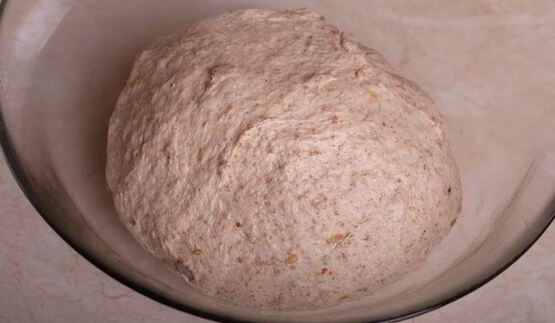 батоны на пшеничной закваске с беконом и луком