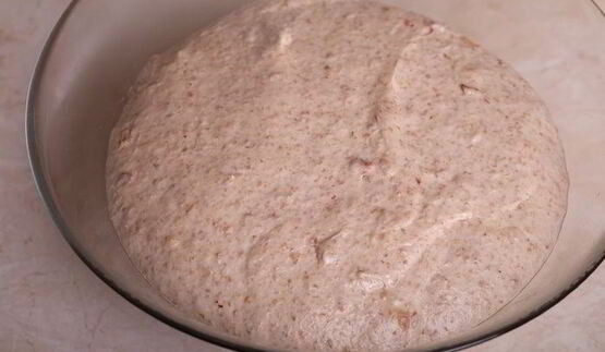 батоны на пшеничной закваске с беконом и луком