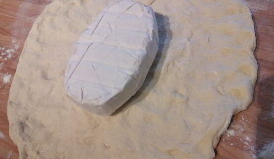 белый хлеб с камамбером