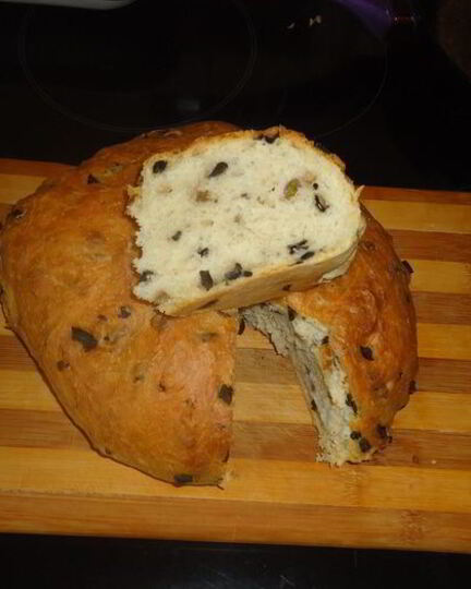 Рецепт домашнего хлеба с оливками и чесноком