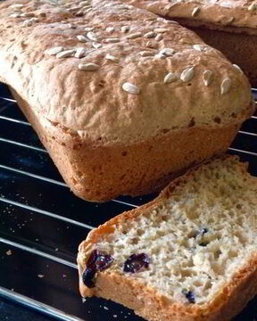 Хлеб без замеса с изюмом и семечками