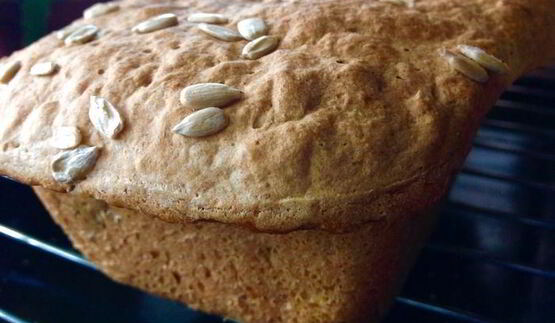 хлеб без замеса с изюмом и семечками