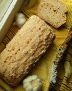 Хлеб ржано-пшеничный с томатом и чесноком