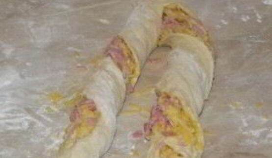 хлеб с колбасой и сыром в хлебопечке