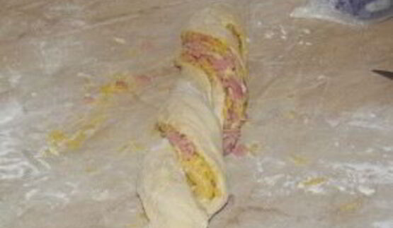 хлеб с колбасой и сыром в хлебопечке