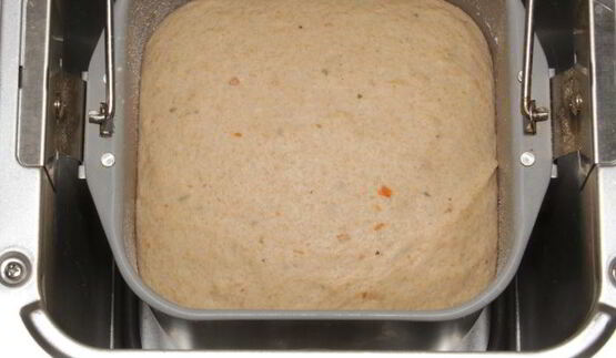 хлеб с вялеными томатами и луком