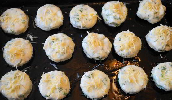 сконы с зеленью и сыром