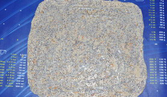 сладкий хлеб-гармошка со сливочным сыром и маком