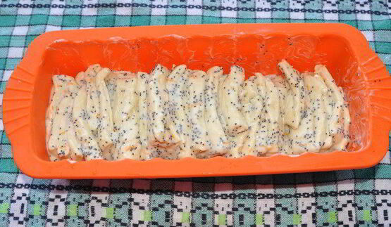 сладкий хлеб-гармошка со сливочным сыром и маком