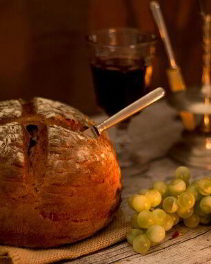 Темный хлеб на пиве с тмином и черносливом