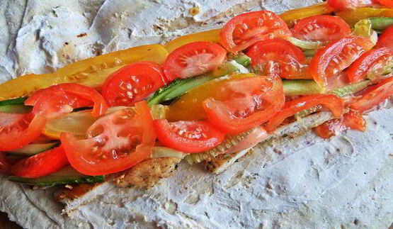курица с овощами в лаваше