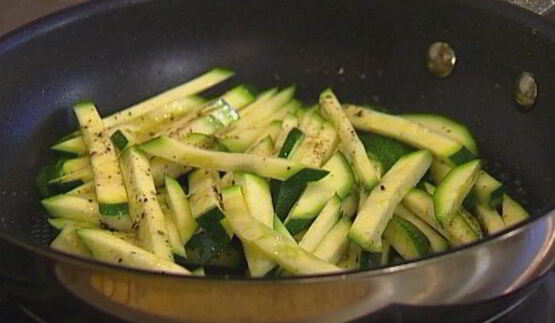 лаваш с красной фасолью, цукини и помидорами