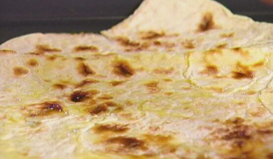 лаваш с красной фасолью, цукини и помидорами