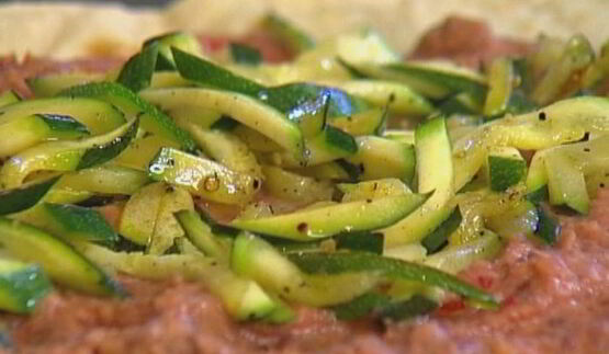 лаваш с красной фасолью, цукини и помидорами