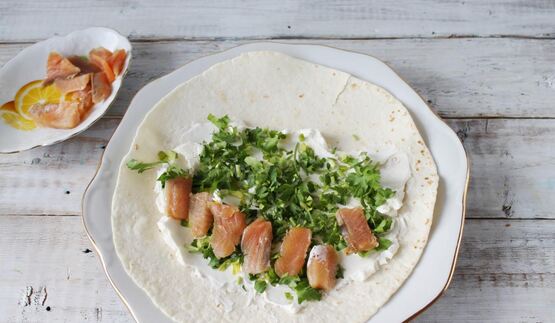 лаваш с красной рыбой и творожным сыром