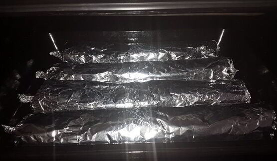 лаваш, запеченный с тунцом, помидорами и сыром