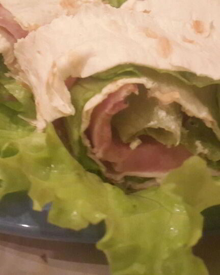 Рецепт рулета с ветчиного и сырома в лавашего