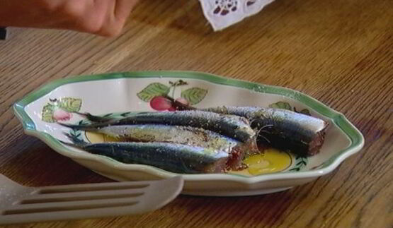 сардинки с легким салатом и чипсами из лаваша