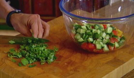 сардинки с легким салатом и чипсами из лаваша