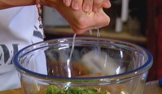 сардинки с легким салатом и чипсами из лаваша