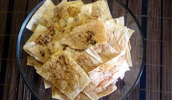 вкусные чипсы из лаваша с чесноком