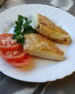 Жареный лаваш с сыром и зеленью