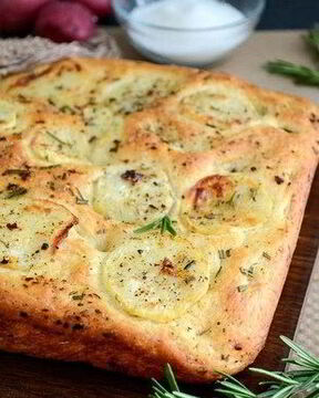 Фокачча с картофелем и розмарином