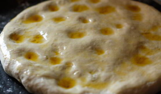 фокачча с сыром и базиликом