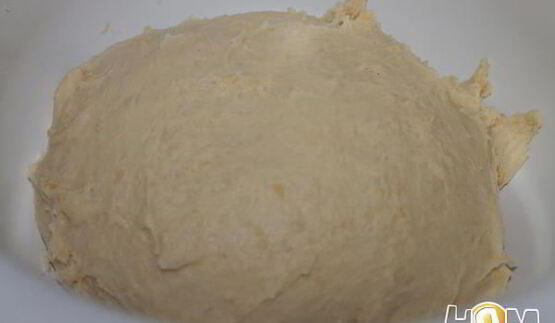 фокачча с сыром и песто из зеленого лука