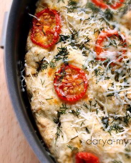 Рецепт фокаччи с томатами черри, укропом и сыром маасдам