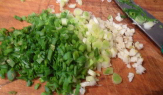 фокачча с зеленью и чесноком