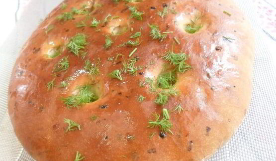 фокачча с зеленью и чесноком