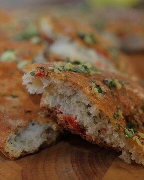 Лепешка с имбирем, чили и кинзой