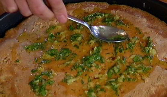 лепешка с имбирем, чили и кинзой