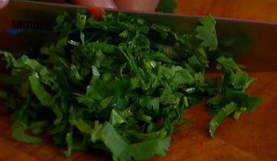 лепешка с имбирем, чили и кинзой