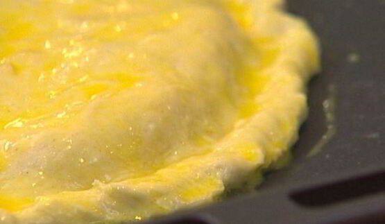 лепешка с моцареллой, фетой и орегано