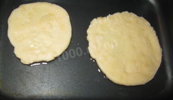 лепешки на дрожжах и сухом молоке