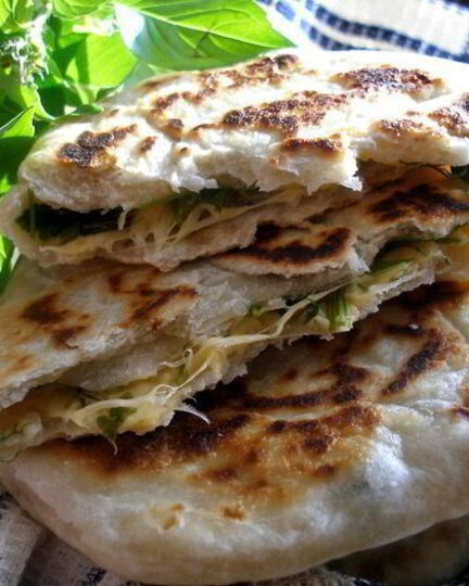 Рецепт лепешек ны минерального воде с зеленью и сырома