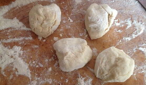 лепешки на минеральной воде с зеленью и сыром