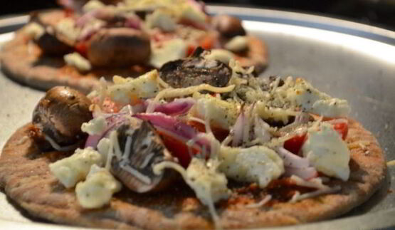 лепешки пита с сыром фета и грибами